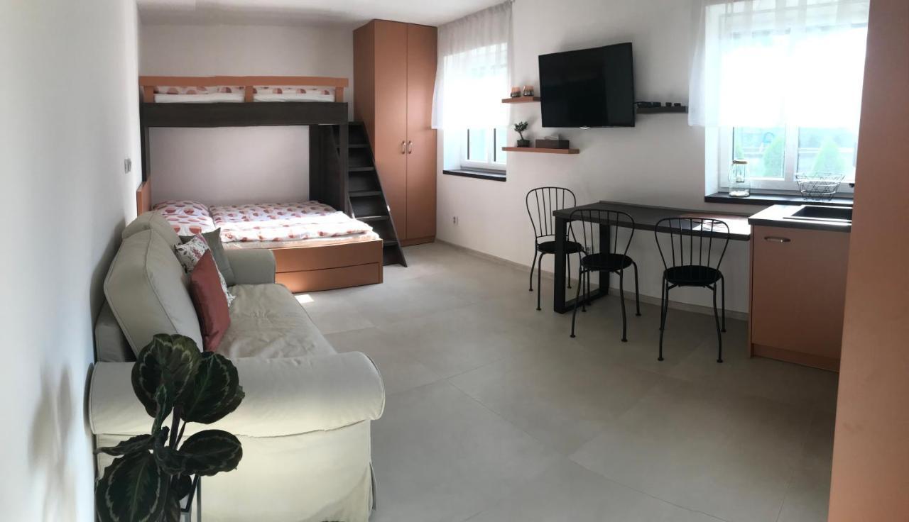 U Cepicku Lägenhet Nymburk Exteriör bild